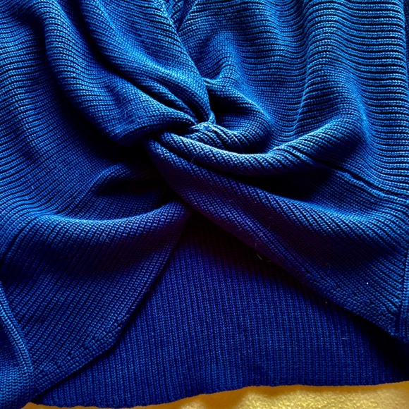 I.N.C. Pullover sweater, knotted front, size M - Picture 3 of 3